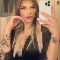 Gina deutsches Girl von süßen 18 Jahren.