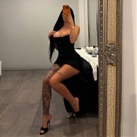 Kim, bildhübsche Frau von 22 Jahren.
